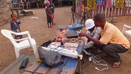 Installation de la régie vidéo et son.